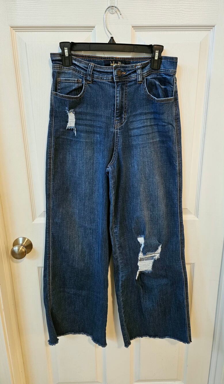 Indigo Rein Women’s Wide Leg Cropped Jeans Distressed Raw Hem Size 9/28